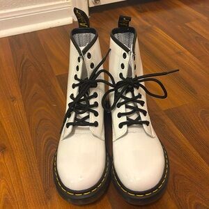 1460 woman’s smooth leather lace up dr martins boots